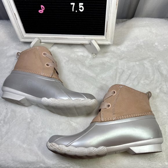 Pink & Silver Sperry 🌨 Saltwater 2-Eye Boot, 7.5 - Picture 6 of 11